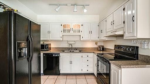 5th image of 1040 Hobson St