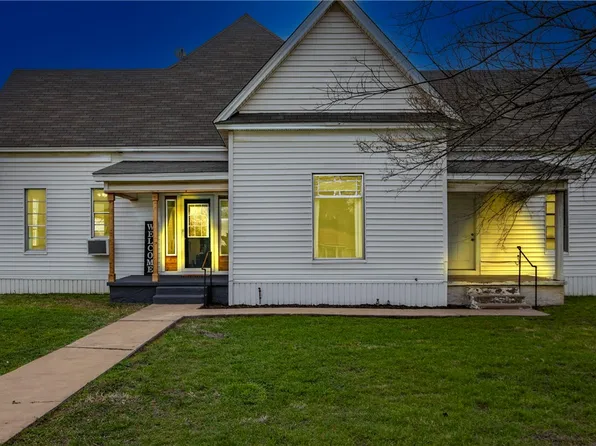 401 W Pine St, Abbott, TX 76621