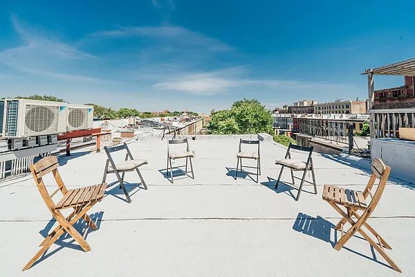 Rented by Nooklyn NYC LLC | media 24