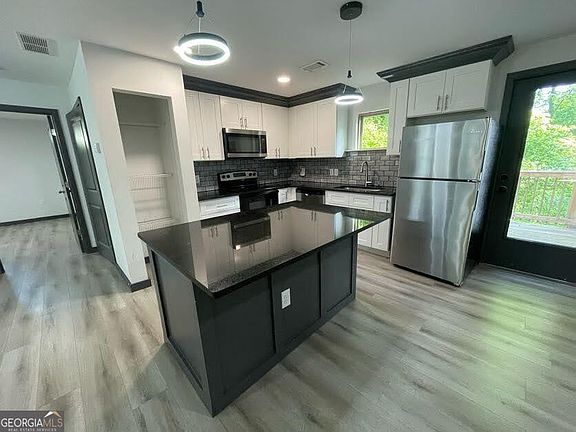 4th image of 185 Glenrose Cir