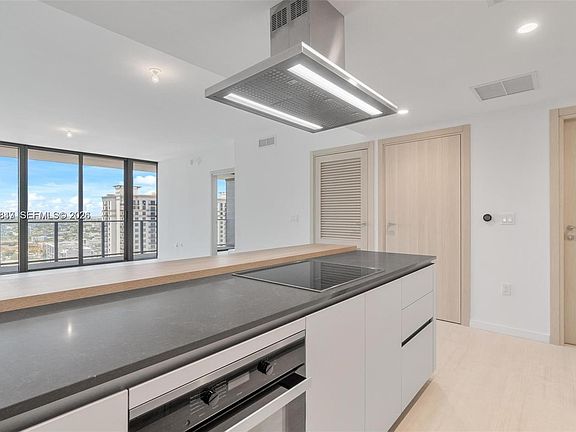 5th image of 1000 Brickell Plz #3310