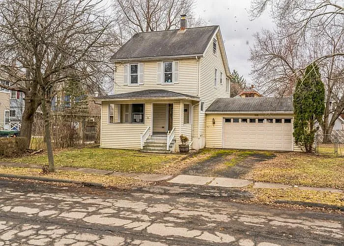 318 Sylvester Pl photo 1