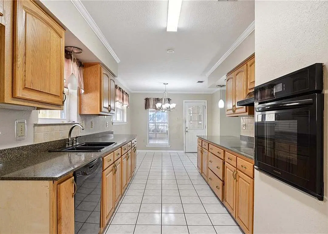 4 bed, 2006 sqft, $2,600 — Photo 3
