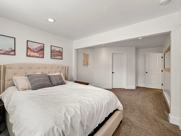 820 Valley Rd — Photo 17