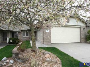 5741 Shadow Pines Ct, Lincoln, NE 68516