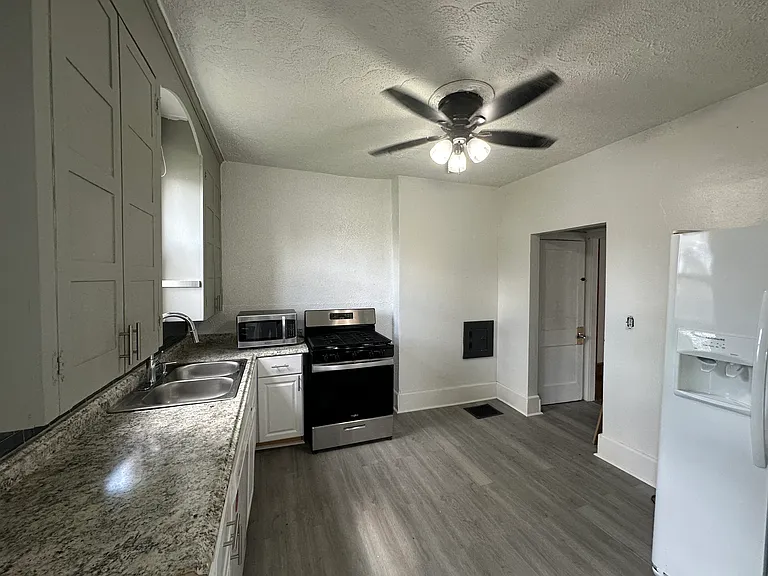 2037 Floral Ave — Photo 10