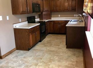 1830 Twin Bridge Rd, Little Hocking, OH 45742