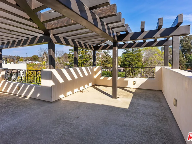 391 S Saltair Ave — Photo 41
