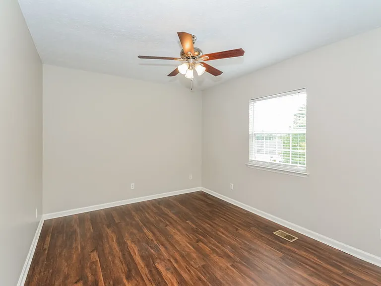 128 Louann Ln — Photo 15