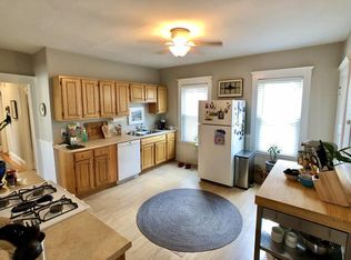 10 Castleton St FLOOR 3, Jamaica Plain, MA 02130