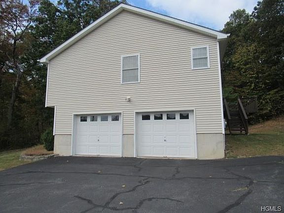 3rd image of 291 Huckleberry Tpke