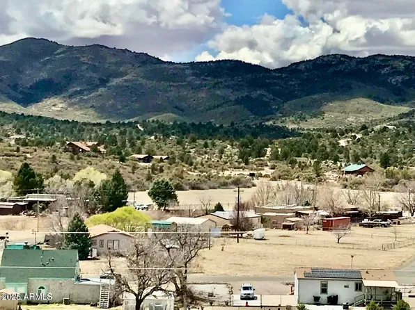 18404 S NIBLICK Drive #72, Peeples Valley, AZ 86332