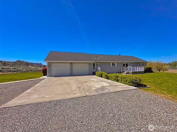 4th image of 55086 Bay Area Drive NE