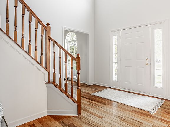 3rd image of 734 Richland Way