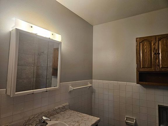 4th image of 440 W Ray St #1