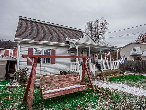 2nd image of 906 Clement St