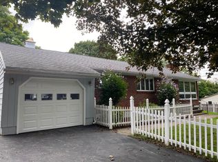 28 Van Woert Ct, Wynantskill, NY 12198