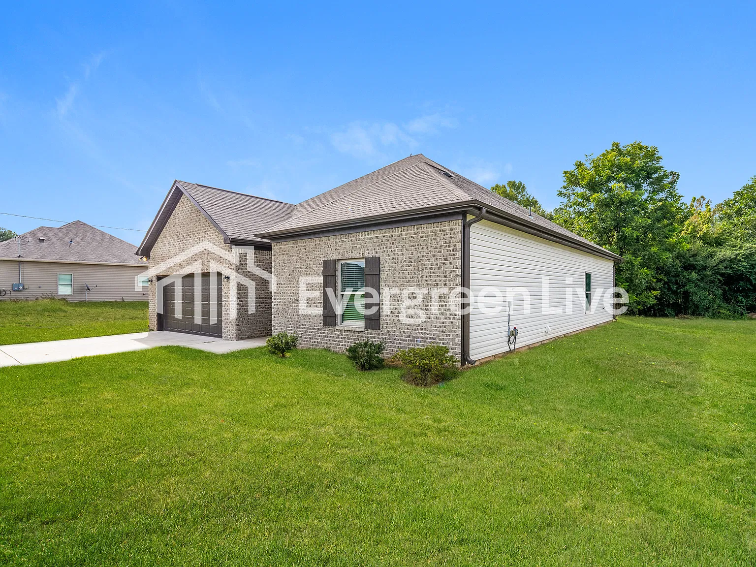 3 bed, 2.0 bath, 1801 sqft, $1,345 — Photo 2