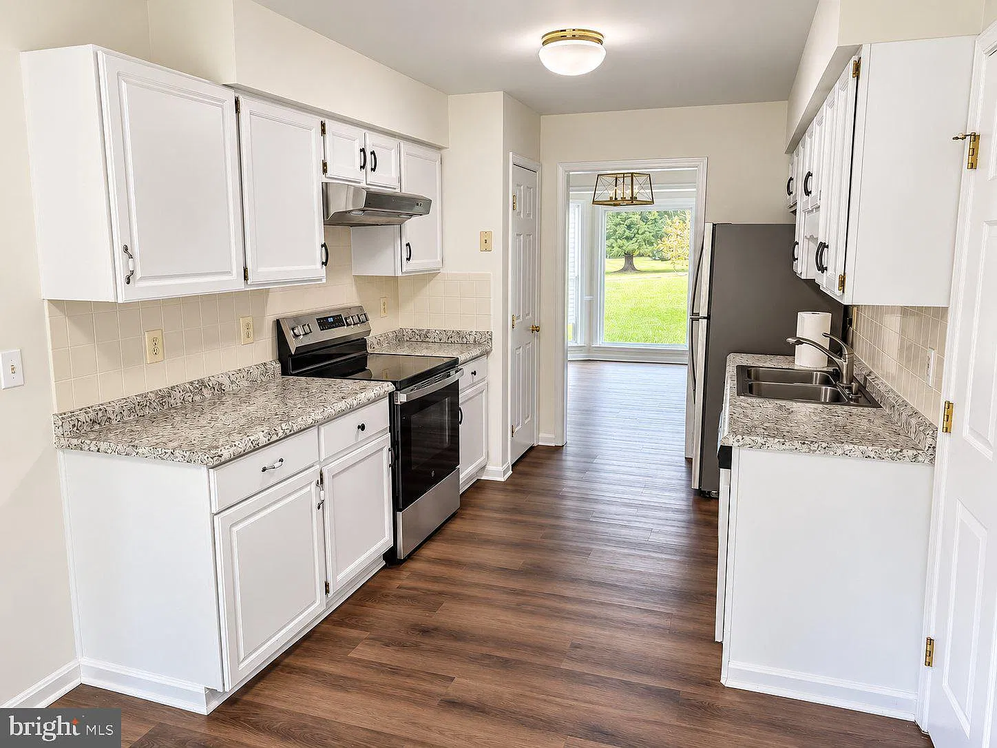 4 bed, 3.0 bath, 2100 sqft, $3,500 — Photo 3