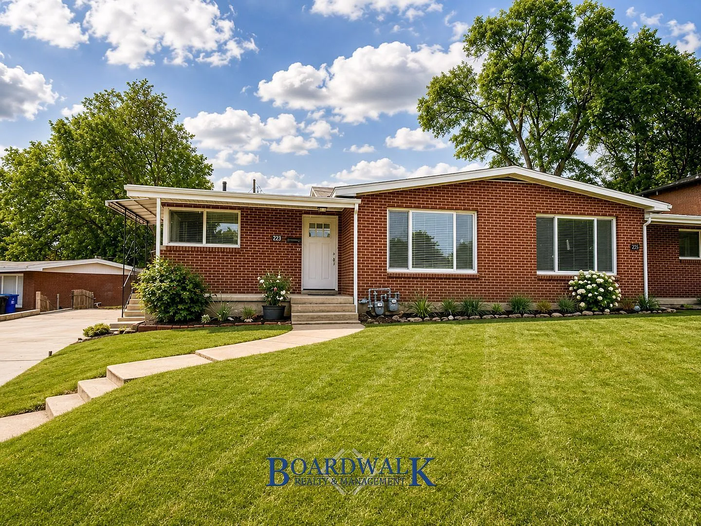 4 bed, 2.0 bath, 1700 sqft, $2,100 — Photo 3