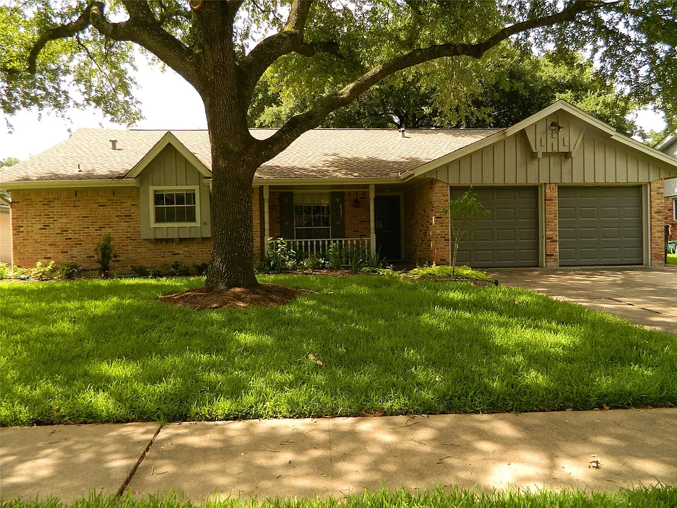 8331 Langdon Ln