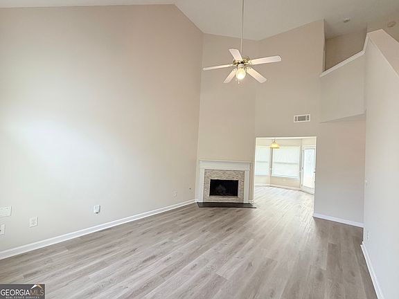 3rd image of 1007 Rolling Meadows Rd