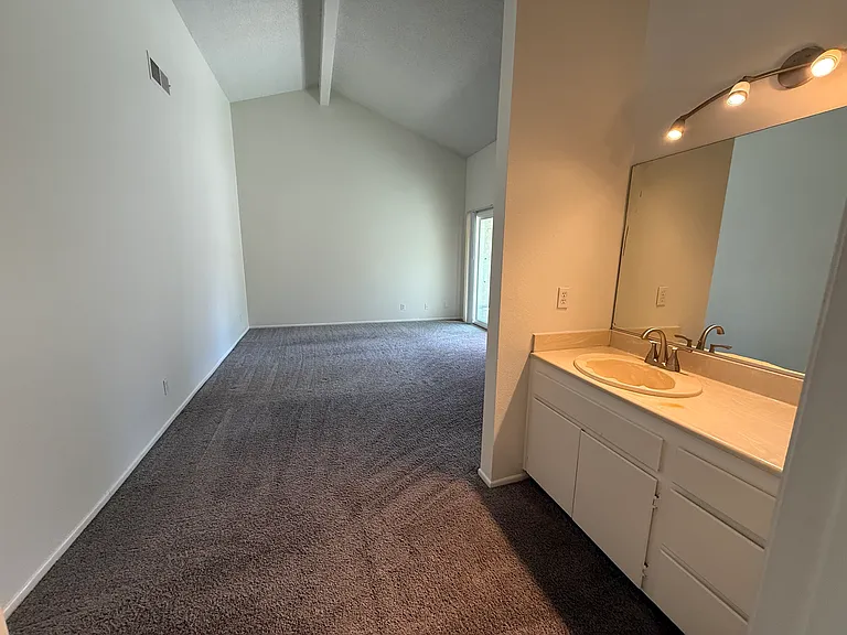 1723 E Flora St #A — Photo 23