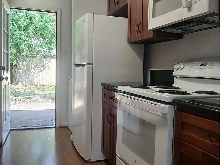 3807 Quiet Place Dr — Photo 36