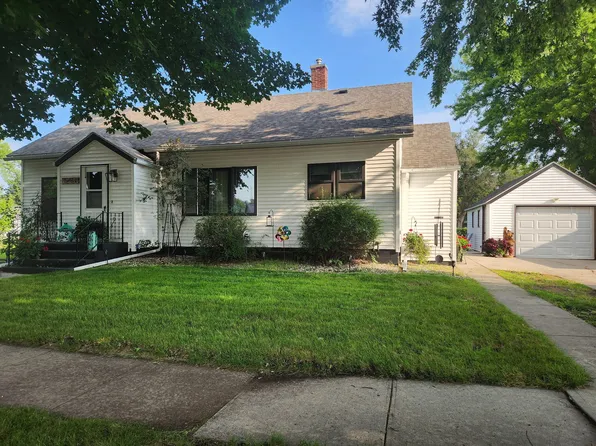 109 W Teek St, Parkston, SD 57366