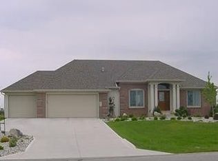 2907 Noble Hawk Dr, Kendallville, IN 46755