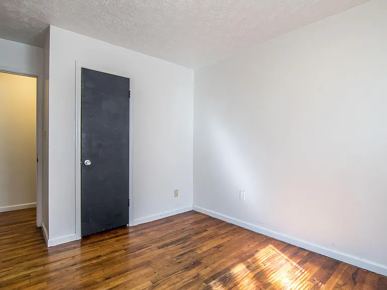 2145 Harrison Ave #17 — Photo 2