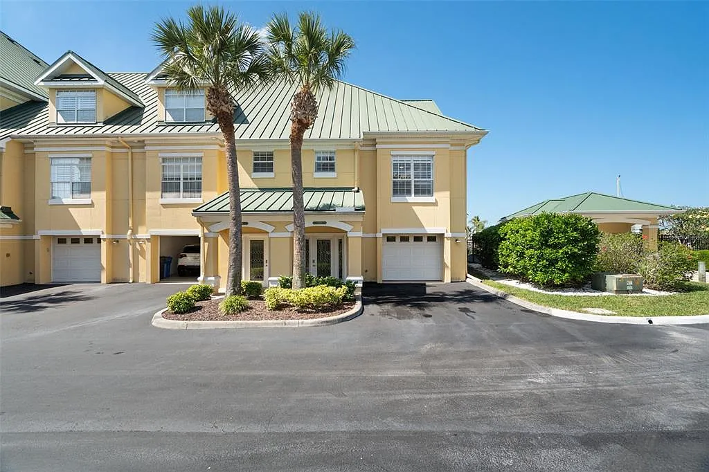 3 bed, 2.5 bath, 2350 sqft, $6,200 — Photo 4
