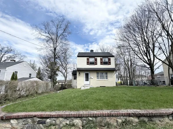 40 Greenvale Circle, White Plains, NY 10607