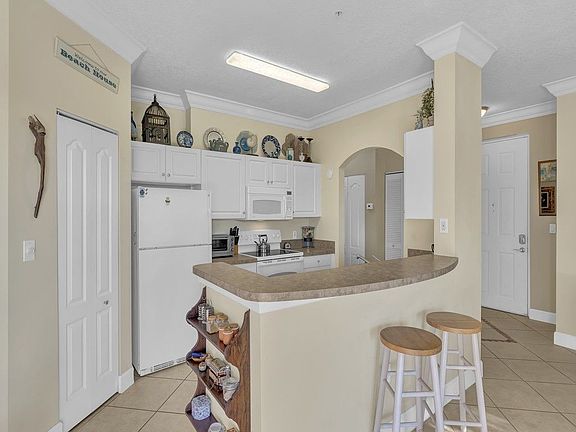 3rd image of 5035 Fairways Cir APT C305