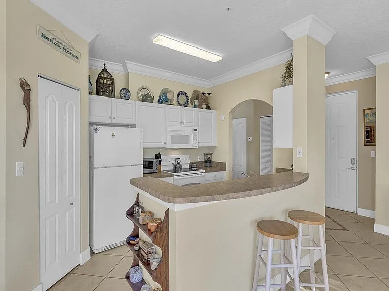 5035 Fairways Cir #C305 — Photo 3