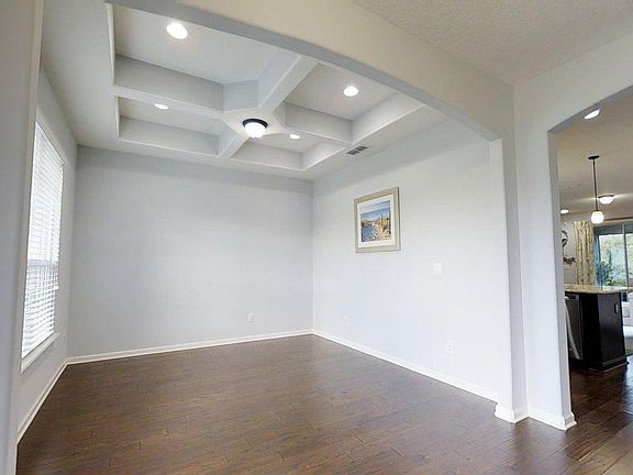 5th image of 121 Longwood St