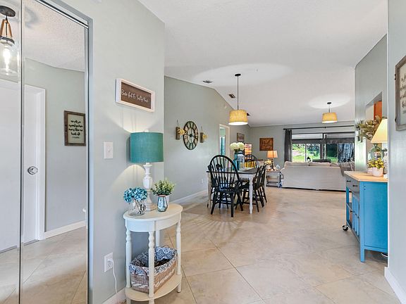 4th image of 126 Mayfair Lane