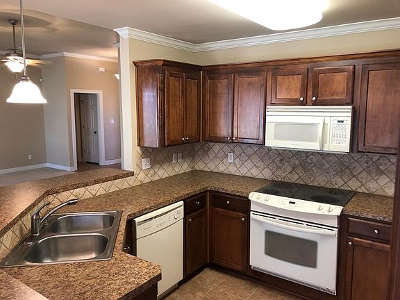5th image of 122 Satinwood Cir