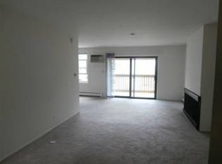 2050 Hassell Rd APT 201, Hoffman Estates, IL 60169