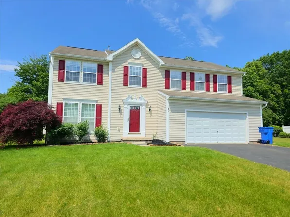 60 Kemp Dr, Macedon, NY 14502
