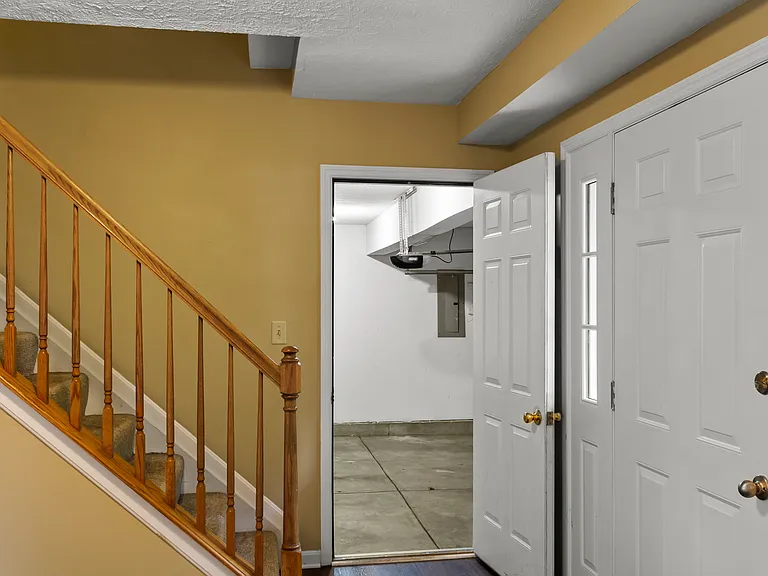 1637 Cantebury Ln — Photo 6
