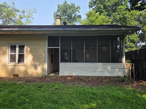 3rd image of 812 N West St