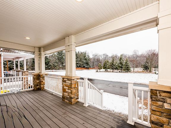4th image of 306 Spruce St #33