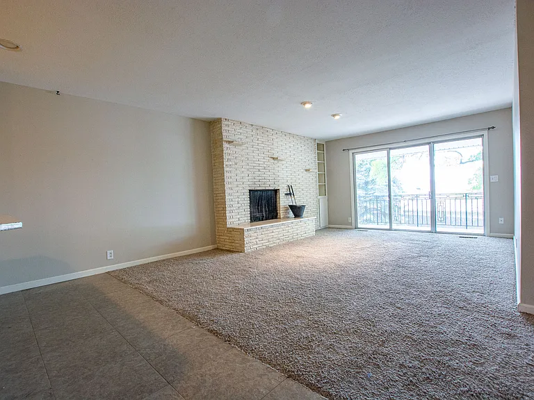 11808 William St — Photo 3