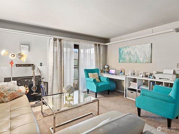 Spacious living room with many layout options.>