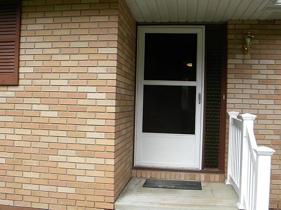 4th image of 33 Rocky View Dr