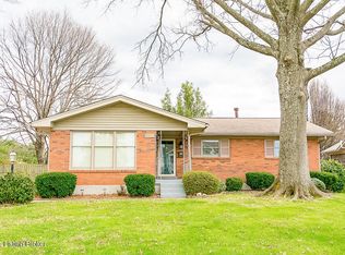 9117 Blowing Tree Rd, Hurstbourne Acres, KY 40220