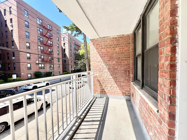 2409 E 3rd St #2F — Photo 11