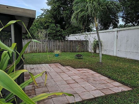 4th image of 11811 NW 33rd St