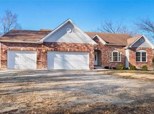 129 Centaur Rd, Chesterfield, MO 63005